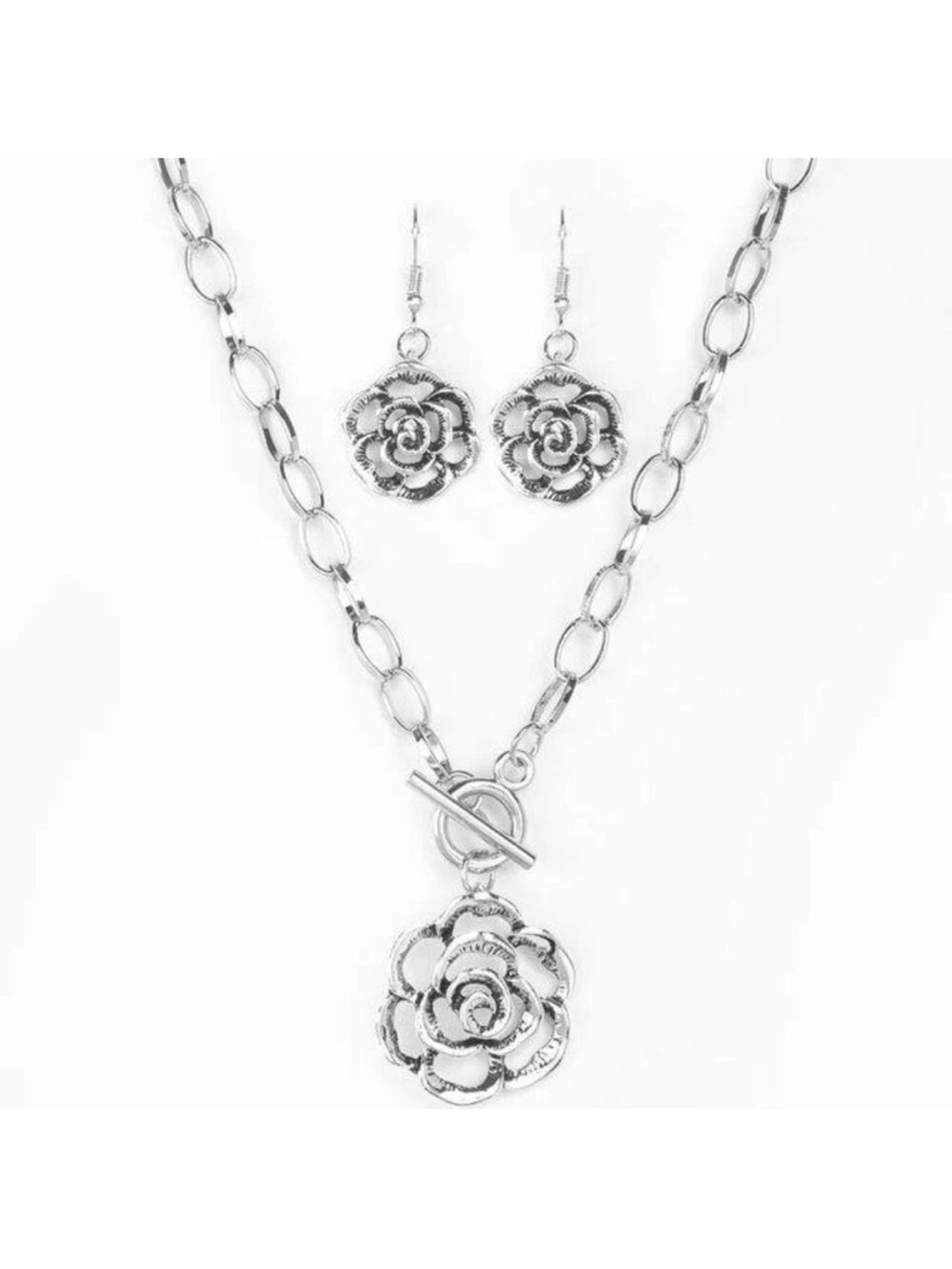 New! Beautifully in Bloom Silver Floral Pendant Necklace and Earring Set